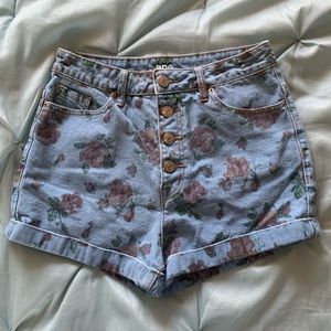 BDG rose pattern shorts🌹